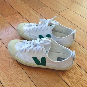 Veja Nova Canvas White/Green Sneakers